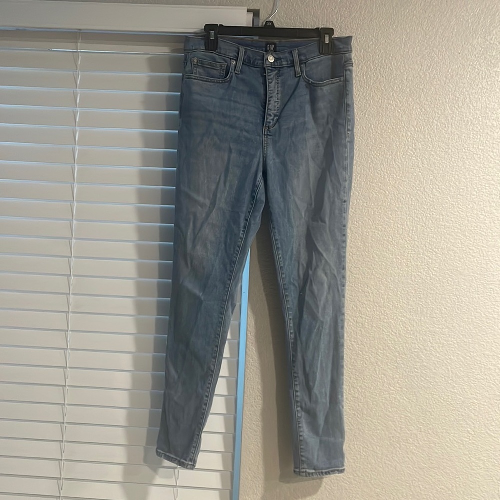 Woman’s Gap True Skinny 31R blue jeans